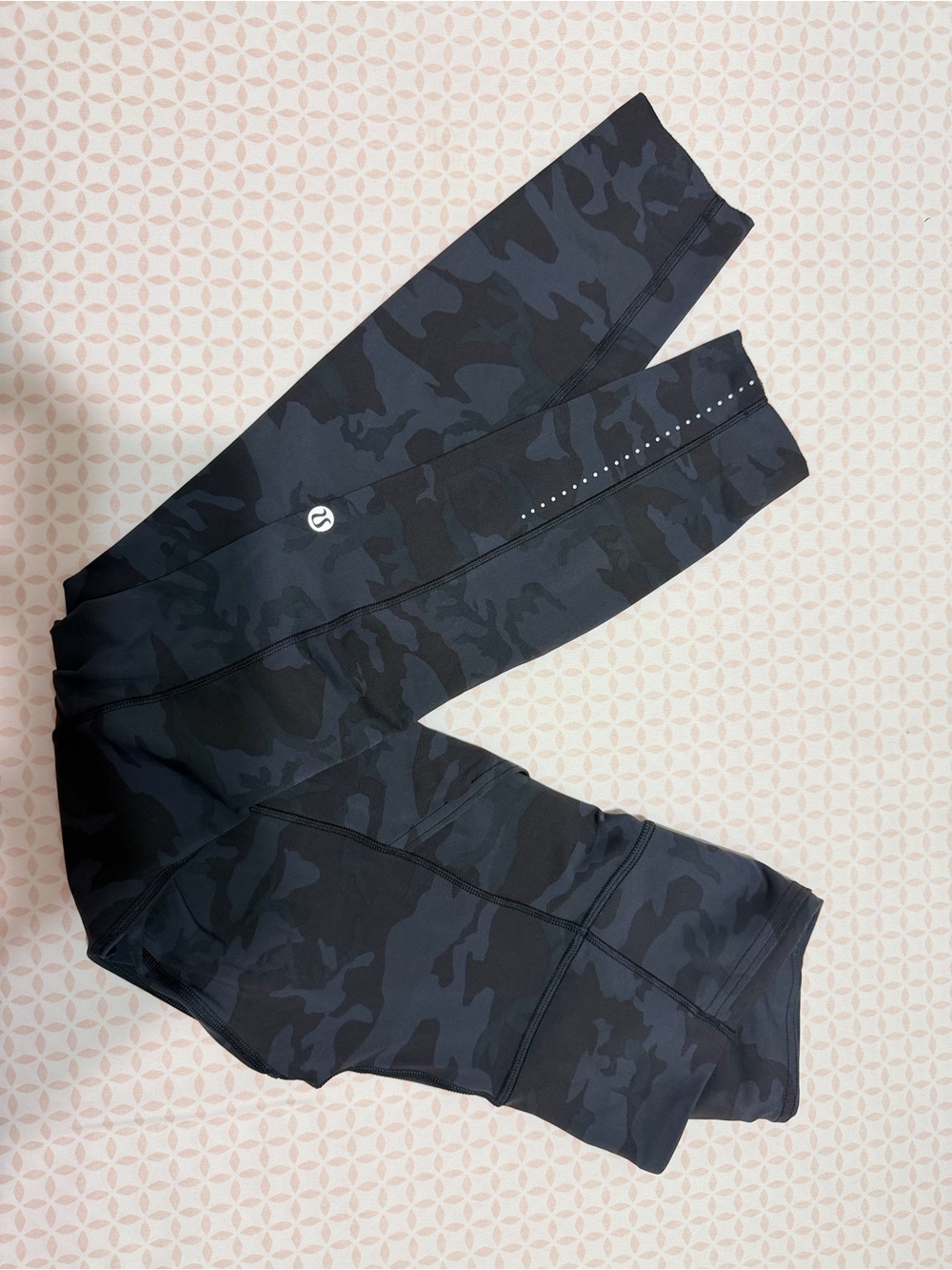 Lululemon Fast and Free Tights 25" in Camo (size 4)